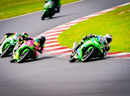 Regen, Rekorde und pures Racing | Kawasaki
