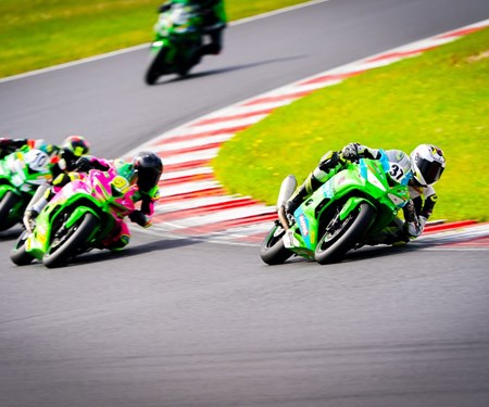 Regen, Rekorde und pures Racing | Kawasaki