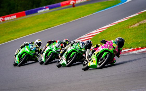 Regen, Rekorde und pures Racing | Kawasaki - Bild 2