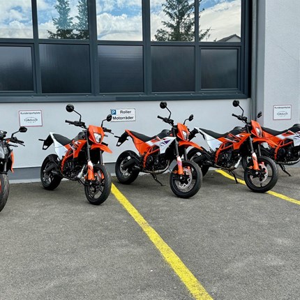 KTM Neuheiten 125 / 390 SMC R Die neue KTM 125 / 390 SMC R
Endlich da, kommt vorbei und schaut sie euch in unserem Showroom an!