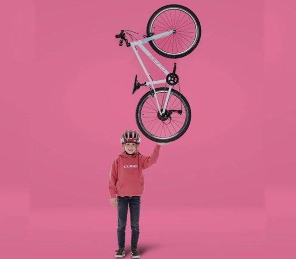 Neue CUBE Kinderbike-Serie
Numove – Neue CUBE Kinderbike-Serie
Ein Kinderrad muss leicht sein und dadurch einfach zu fahren. Und es braucht Bedienelemente, die kleine Hän ...