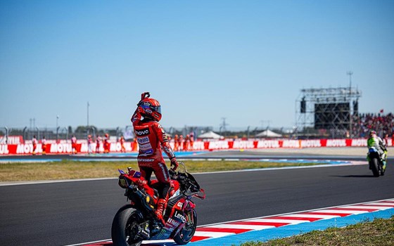 MotoGP Runde 14 am Balaton: Sieg #10 für Marc Márquez, Bagnaia auf Platz 9 - Bild 17