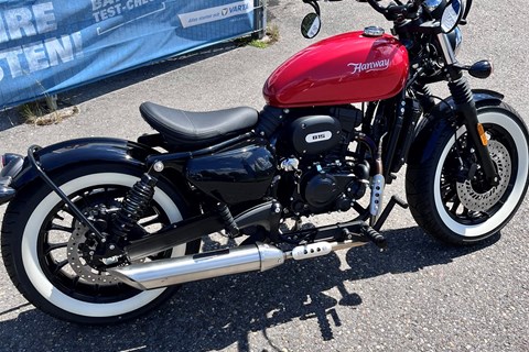 Auto Center Brenner GmbH-News: Letzte 125er Bobber Hanway Retro mit Weisswandreifen, 15 Ps, 2 Jahre Garantie