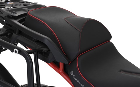 Fahrer und Beifahrer Sitzbänke für die Harley-Davidson Pan America 1250 ST. In Schwarz-Rot  - Bild 4