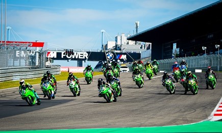 Der Kawasaki Ninja ZX-4RR Cup krönt seinen Meister | Kawasaki