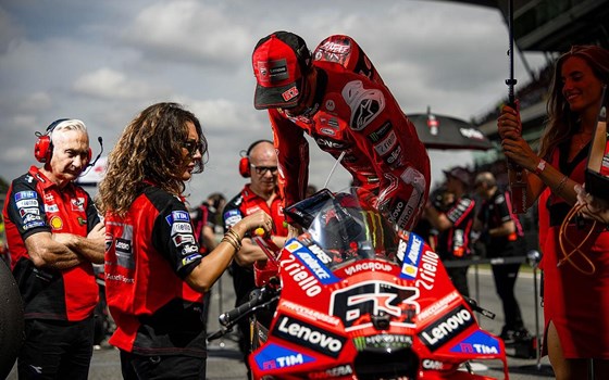 MotoGP Runde 15 in Barcelona: Konstrukteurs-WM-Titel & Doppelsieg am Sonntag - Bild 8