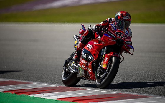 MotoGP Runde 15 in Barcelona: Konstrukteurs-WM-Titel & Doppelsieg am Sonntag - Bild 9