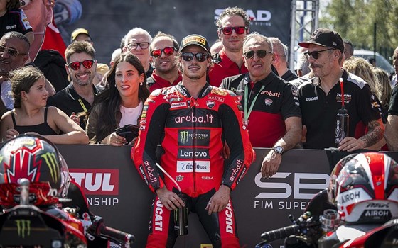 WSBK Runde 9 in Magny Cours: Nicoló Bulega in allen Rennen auf Platz 2 - Bild 1