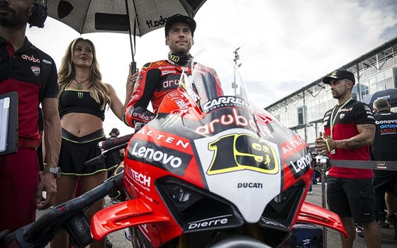 WSBK Runde 9 in Magny Cours: Nicoló Bulega in allen Rennen auf Platz 2 - Bild 11