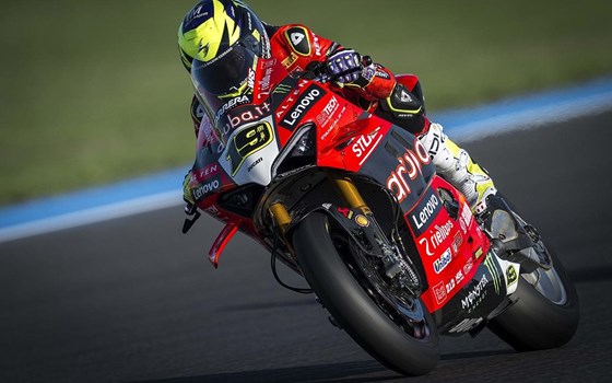 WSBK Runde 9 in Magny Cours: Nicoló Bulega in allen Rennen auf Platz 2 - Bild 12