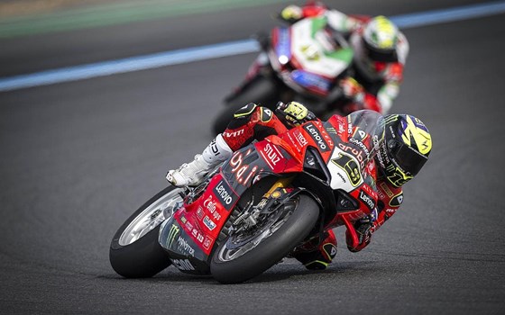 WSBK Runde 9 in Magny Cours: Nicoló Bulega in allen Rennen auf Platz 2 - Bild 16