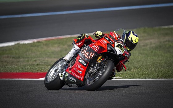 WSBK Runde 9 in Magny Cours: Nicoló Bulega in allen Rennen auf Platz 2 - Bild 18