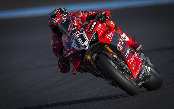 WSBK Runde 9 in Magny Cours: Nicoló Bulega in allen Rennen auf Platz 2 - Bild 2