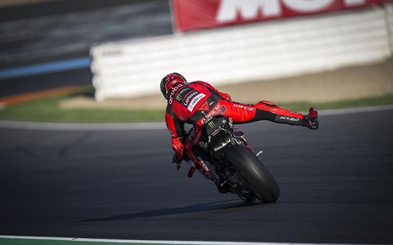 WSBK Runde 9 in Magny Cours: Nicoló Bulega in allen Rennen auf Platz 2 - Bild 3