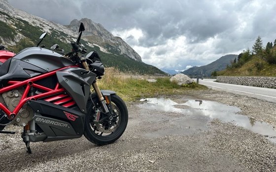 ENERGICA Week 2025 – Unvergessliche Tour durch die Dolomiten mit unserer Community - Bild 18 ENERGICA Week 2025 – Unvergessliche Tour durch die Dolomiten mit unserer Community - Bild 18