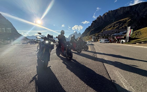 ENERGICA Week 2025 – Unvergessliche Tour durch die Dolomiten mit unserer Community - Bild 10 ENERGICA Week 2025 – Unvergessliche Tour durch die Dolomiten mit unserer Community - Bild 10