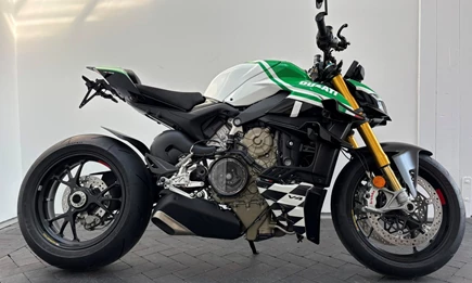 Streetfigher V4 Tricolore Umbau  Streetfigher V4 Tricolore Umbau