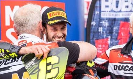 Ducati-Erfolg in Assen: Lukas Tulovic fährt mit der Panigale V4 R zur Gesamtführung in der IDM