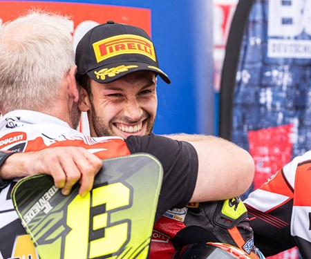 Ducati-Erfolg in Assen: Lukas Tulovic fährt mit der Panigale V4 R zur Gesamtführung in der IDM