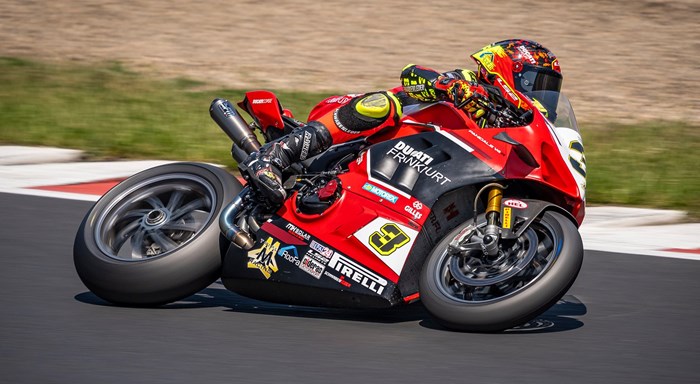 IDM in Most: Lukas Tulovic auf seiner Ducati Panigale V4 R der schnellste Fahrer im Feld