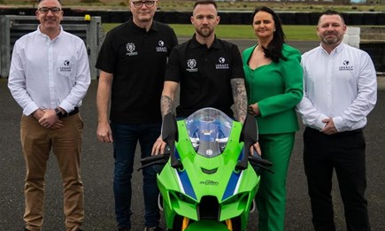 Julian Trummer fährt ab sofort Kawasaki – Willkommen im Team Green!