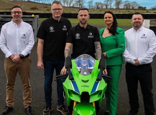 Julian Trummer fährt ab sofort Kawasaki – Willkommen im Team Green!