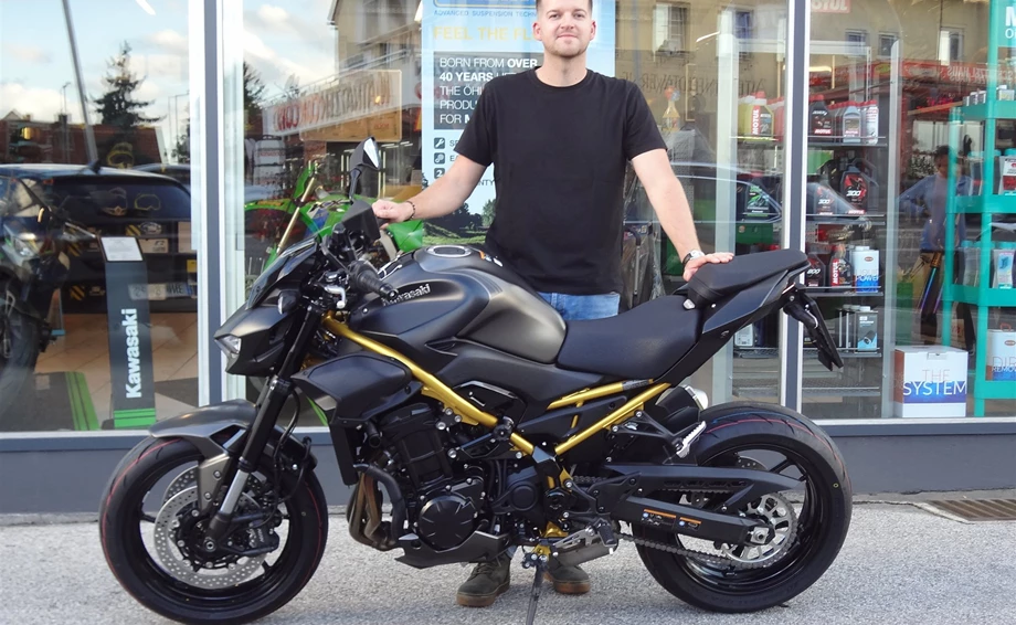 Motorradfahren wäscht die Seele vom Staub des Alltags rein.    Bild 1:  Motorradfahren wäscht die Seele vom Staub des Alltags rein.