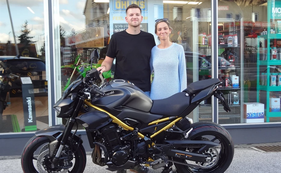 Motorradfahren wäscht die Seele vom Staub des Alltags rein.    Bild 2:  Motorradfahren wäscht die Seele vom Staub des Alltags rein.