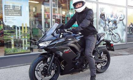 Ein Leben ohne Motorradfahren ist möglich aber sinnlos.     Ein Leben ohne Motorradfahren ist möglich aber sinnlos.