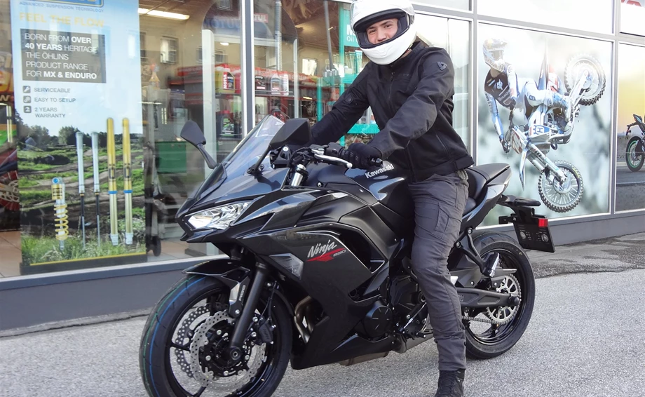 Ein Leben ohne Motorradfahren ist möglich aber sinnlos.    Bild 1:  Ein Leben ohne Motorradfahren ist möglich aber sinnlos.