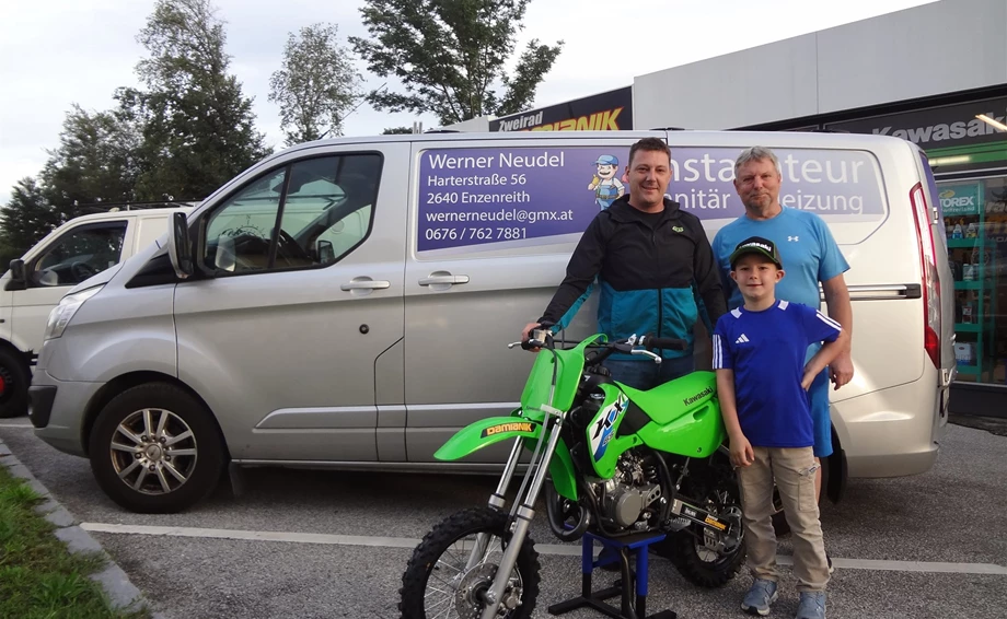 Übergabe einer Kawasaki KX 65! Bild 1: Übergabe einer Kawasaki KX 65!