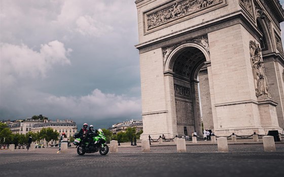 Kawasaki setzt auf Grün an der Tour de France - Bild 6