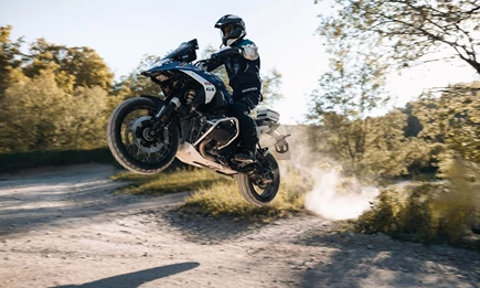 Deine nächste Tour wartet schon auf Dich – sichere Dir satte 15%* auf alle Koffersysteme von BMW Motorrad. Deine nächste Tour wartet schon auf Dich – sichere Dir satte 15%* auf alle Koffersysteme von BMW Motorrad.