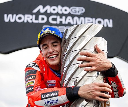 MotoGP Runde 17 in Motegi: Márquez sichert sich den WM-Titel, Bagnaia gewinnt Sprint und Grand Prix