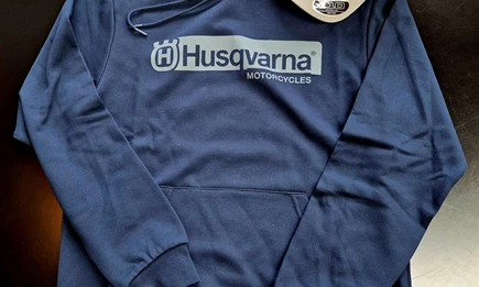 Der Husqvarna-Look für jeden Tag – jetzt erhältlich! Der Husqvarna-Look für jeden Tag – jetzt erhältlich!