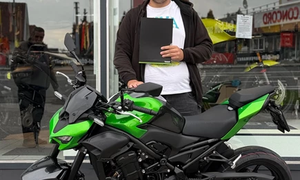 Warum ich Motorrad fahre? Weil jeder das Recht auf Freiheit hat! Warum ich Motorrad fahre? Weil jeder das Recht auf Freiheit hat!