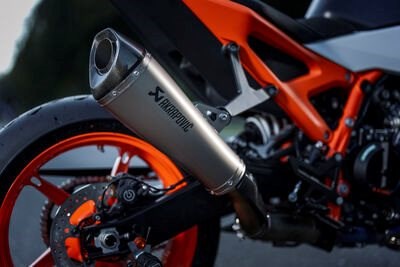 Neue Messlatte in der Mittelklasse: Die KTM 990 Duke R 2026  - Bild 4