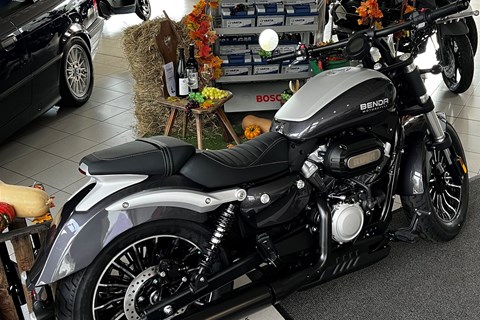 Auto Center Brenner GmbH-News: frisch eingetroffen - 125er Rock von Benda Dunkelgrau / Silber