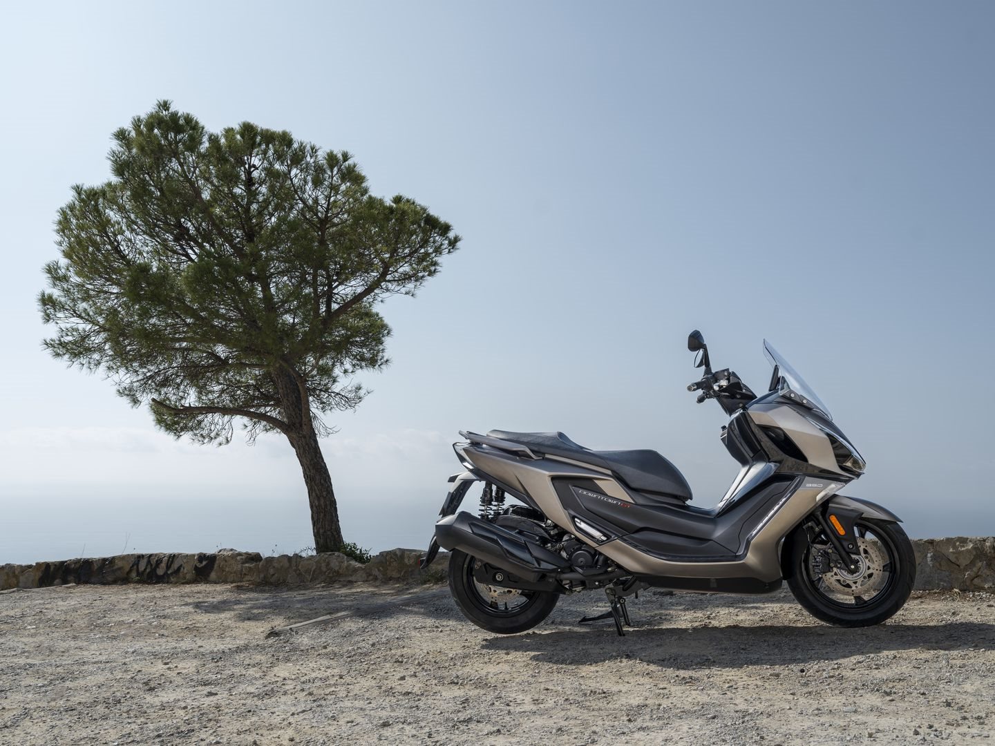 Eleganz trifft Leistung - der neue KYMCO Downtown GT 350i TCS ist da!