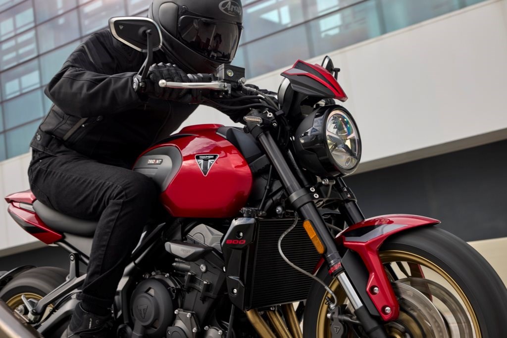 Die brandneue TRIUMPH Trident 800: Roadster-Fahrspaß in der Mittelklasse!