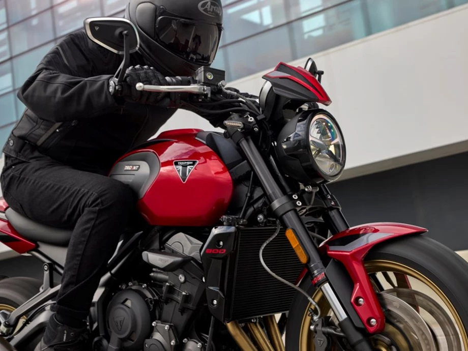 Die brandneue TRIUMPH Trident 800: Roadster-Fahrspaß in der Mittelklasse! Bild 2: Die brandneue TRIUMPH Trident 800: Roadster-Fahrspaß in der Mittelklasse!