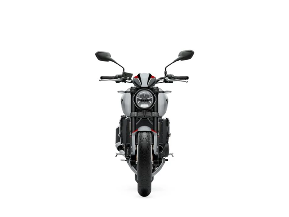 Die brandneue TRIUMPH Trident 800: Roadster-Fahrspaß in der Mittelklasse! Bild 15: Die brandneue TRIUMPH Trident 800: Roadster-Fahrspaß in der Mittelklasse!