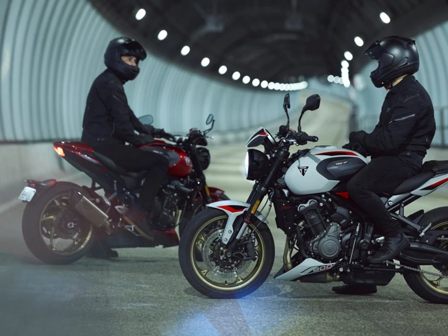 Die brandneue TRIUMPH Trident 800: Roadster-Fahrspaß in der Mittelklasse! Bild 1: Die brandneue TRIUMPH Trident 800: Roadster-Fahrspaß in der Mittelklasse!