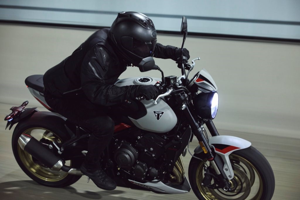 Die brandneue TRIUMPH Trident 800: Roadster-Fahrspaß in der Mittelklasse!