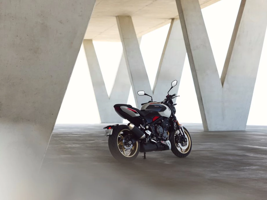 Die brandneue TRIUMPH Trident 800: Roadster-Fahrspaß in der Mittelklasse! Bild 5: Die brandneue TRIUMPH Trident 800: Roadster-Fahrspaß in der Mittelklasse!