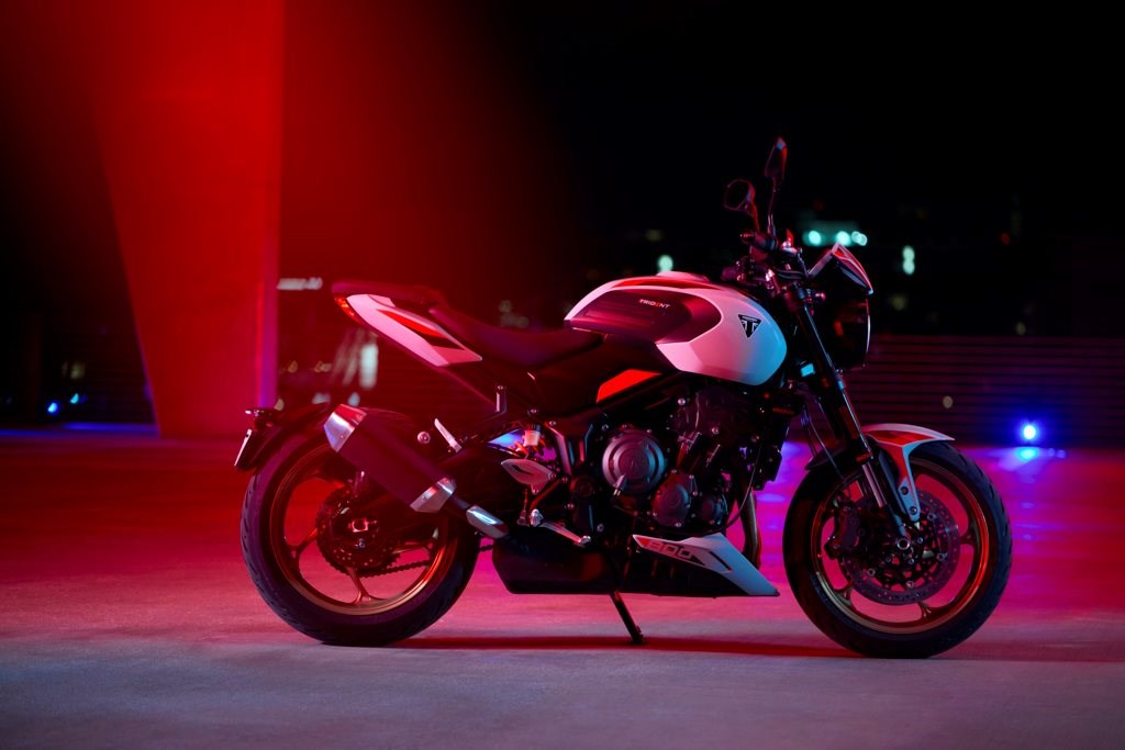 Die brandneue TRIUMPH Trident 800: Roadster-Fahrspaß in der Mittelklasse!