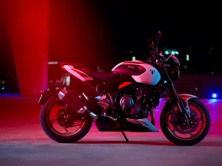 Die brandneue TRIUMPH Trident 800: Roadster-Fahrspaß in der Mittelklasse! Bild 6: Die brandneue TRIUMPH Trident 800: Roadster-Fahrspaß in der Mittelklasse!