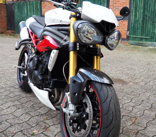 Triumph Speed Triple R 1050 
Topzustand!