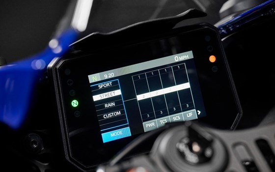 Die brandneue Yamaha R7 - 100% Supersport - Bild 15