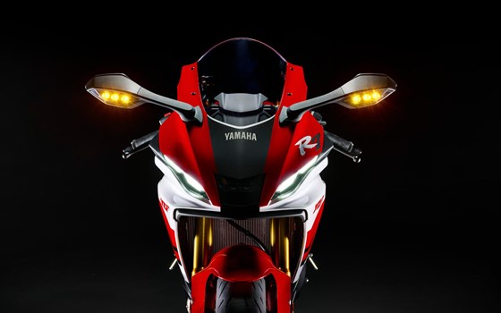 Die brandneue Yamaha R7 - 100% Supersport - Bild 14